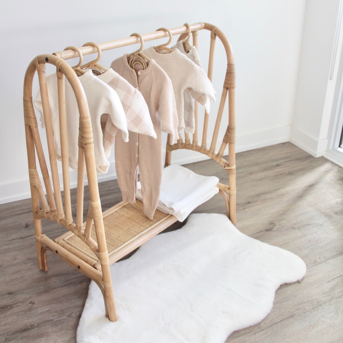 Decorative small hangers, hand - Baby Clothing Rail บทวิจารณ์และราคา