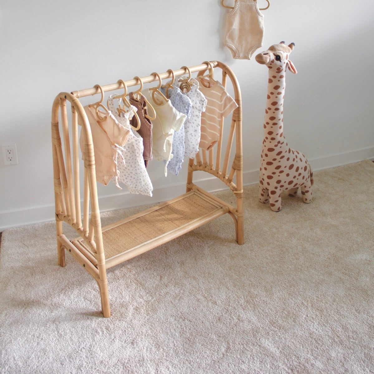 Decorative small hangers, hand - Baby Clothing Rail บทวิจารณ์และราคา